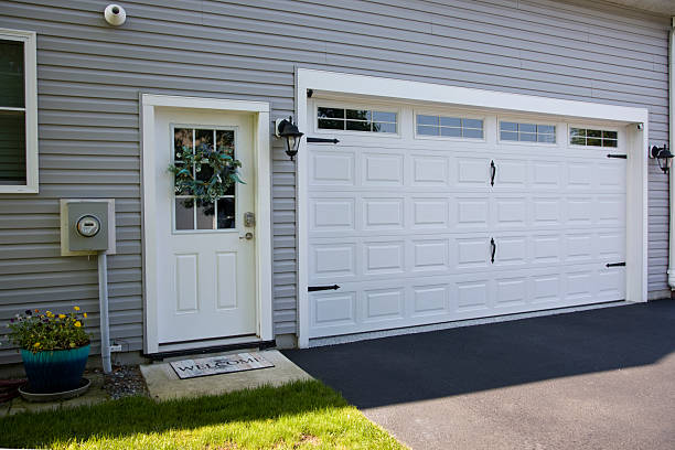 24/7 Emergency Garage Door Panel Replacement experts in Riverdale Park, CA